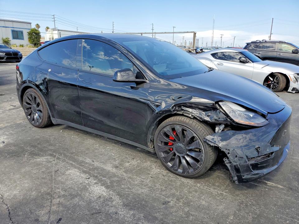 61979016 :رقم المزاد ، 7SAYGDEF9NF393673 vin ، 2022 Tesla Model Y مزاد بيع