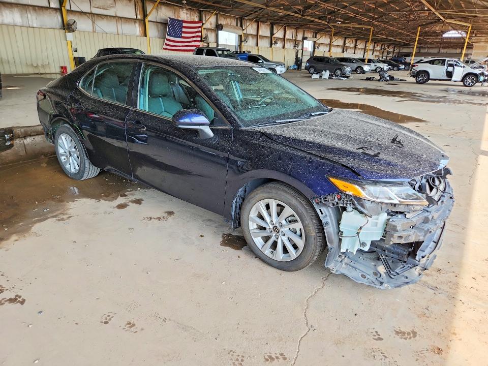 64469316 :رقم المزاد ، 4T1C11AK7NU647717 vin ، 2022 Toyota Camry مزاد بيع