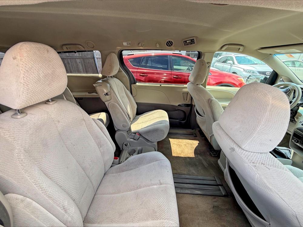 64401116 :رقم المزاد ، 5TDKK3DC7DS308522 vin ، 2013 Toyota Sienna مزاد بيع