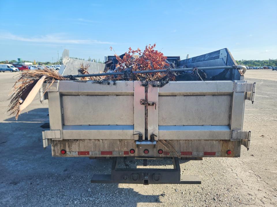 64293856 :رقم المزاد ، 54DB4J1BXGS805839 vin ، 2016 Isuzu Npr مزاد بيع