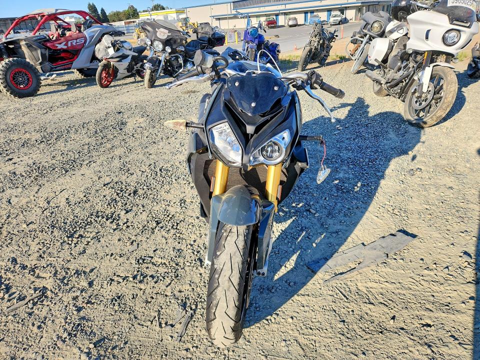 63697776 :رقم المزاد ، WB10D6202HZ761802 vin ، 2017 Bmw S 1000 مزاد بيع