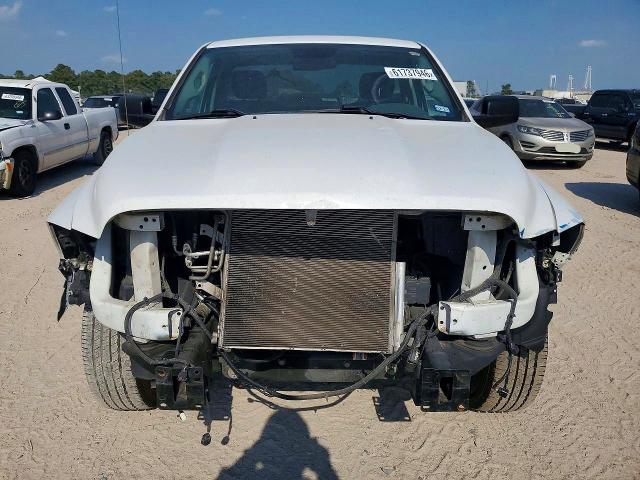 61737946 :رقم المزاد ، 3C6JR6DT4KG561504 vin ، 2019 Ram 1500 Classic مزاد بيع