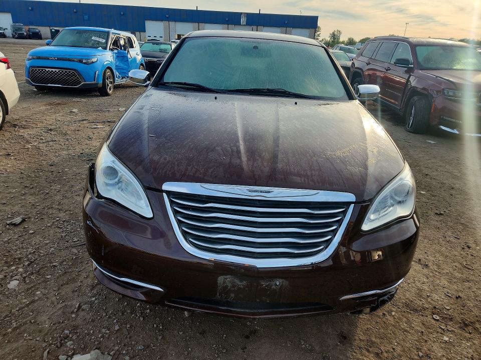 65932976 :رقم المزاد ، 1C3CCBCG2DN618071 vin ، 2013 Chrysler 200 مزاد بيع