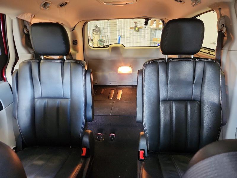 64895266 :رقم المزاد ، 2C4RC1BG5GR138647 vin ، 2016 Chrysler Town & Country مزاد بيع