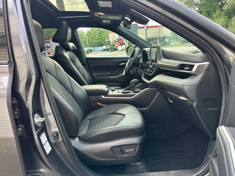 Продаж на аукціоні авто 2022 Toyota Highlander, vin: 5TDLZRBH9NS252439, номер лоту: 63988126
