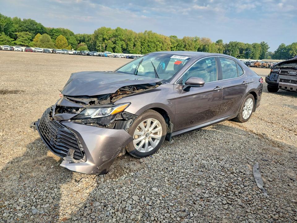2018 Toyota Camry მანქანა იყიდება აუქციონზე, vin: 4T1B11HK0JU547082, აუქციონის ნომერი: 66273696
