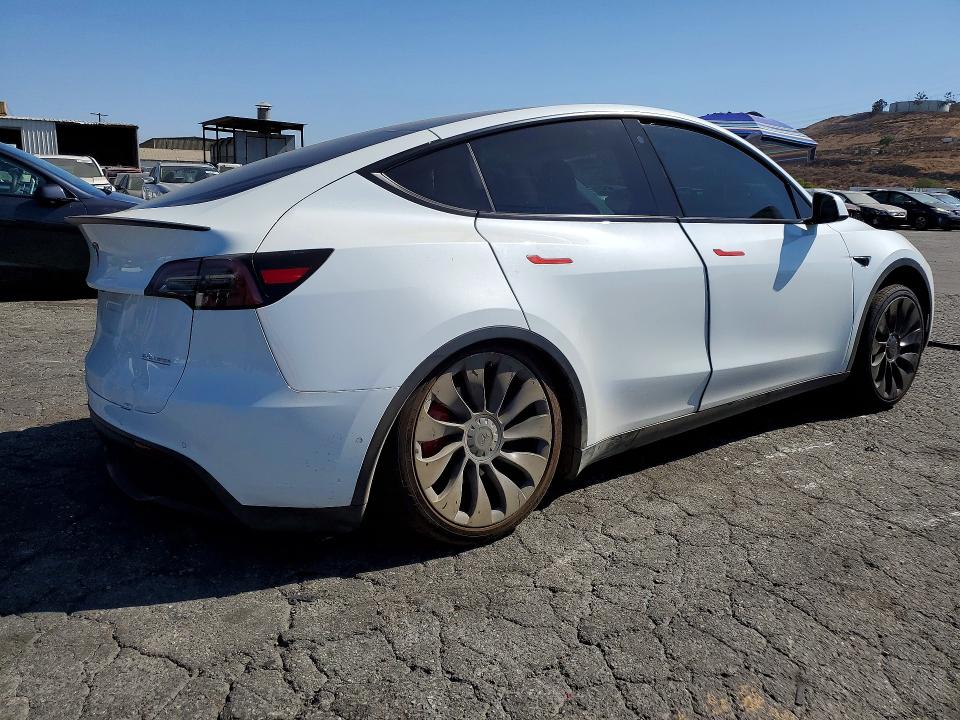 64040836 :رقم المزاد ، 7SAYGDEF3NF537251 vin ، 2022 Tesla Model Y مزاد بيع