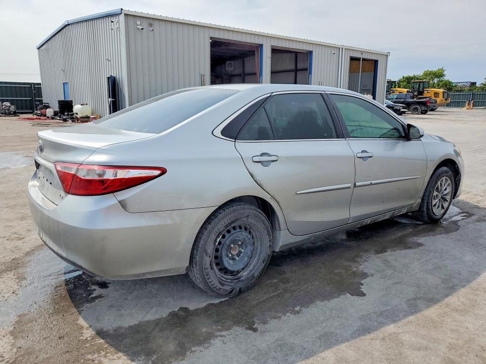 2015 Toyota Camry მანქანა იყიდება აუქციონზე, vin: 4T1BF1FK8FU066413, აუქციონის ნომერი: 63881576