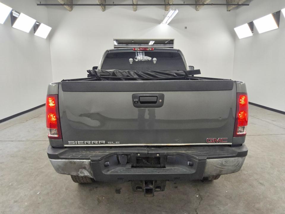 63696176 :رقم المزاد ، 1GT220C82BZ301923 vin ، 2011 Gmc Sierra مزاد بيع