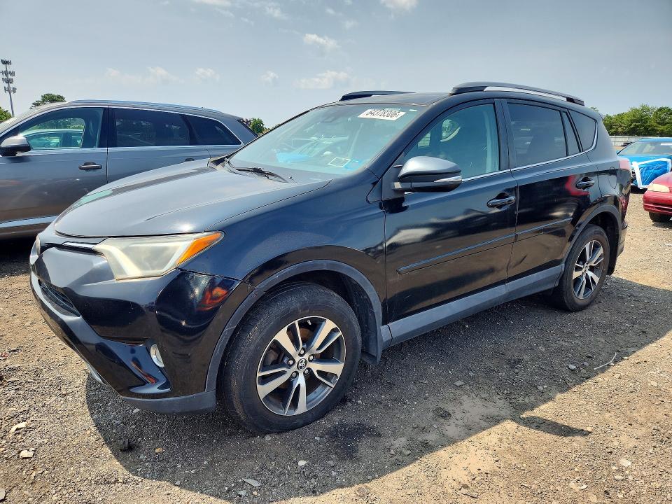 64378306 :رقم المزاد ، 2T3RFREVXHW663758 vin ، 2017 Toyota Rav4 مزاد بيع