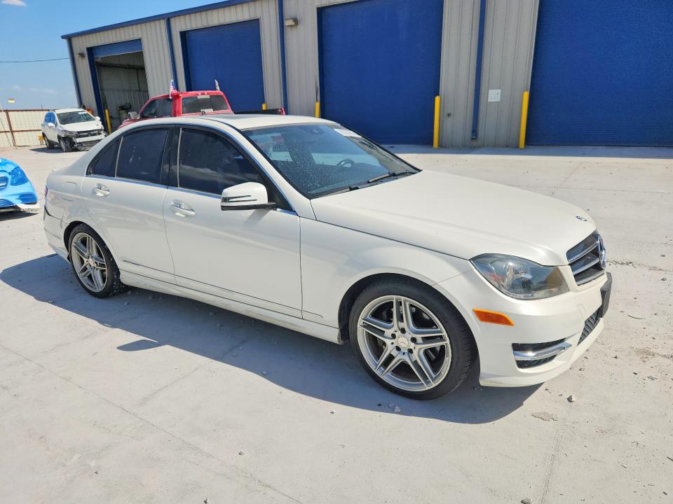 Продажа на аукционе авто 2014 Mercedes-benz C, vin: WDDGF5HB7EA924622, номер лота: 65534086