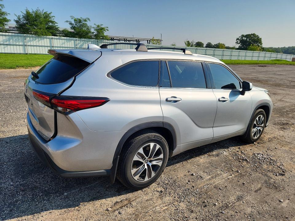 Продажа на аукционе авто 2022 Toyota Highlander, vin: 5TDGZRBH1NS561131, номер лота: 66560636
