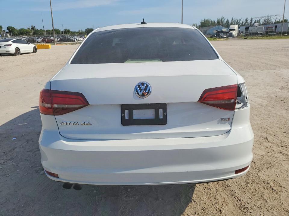 64257376 :رقم المزاد ، 3VWL07AJ5GM261724 vin ، 2016 Volkswagen Jetta مزاد بيع