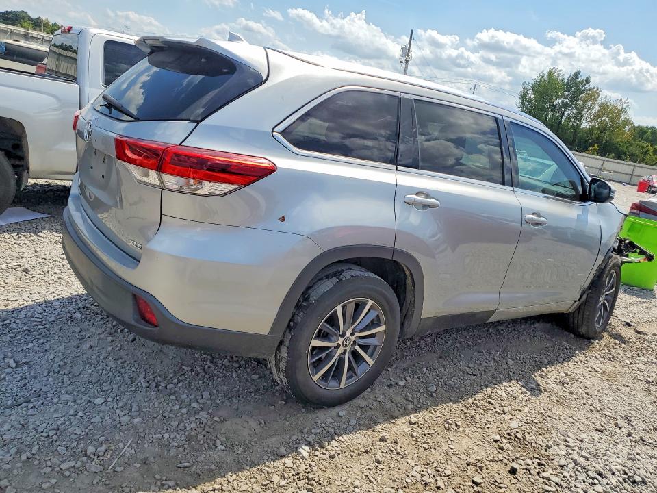 64921036 :رقم المزاد ، 5TDKZRFH6HS223751 vin ، 2017 Toyota Highlander مزاد بيع
