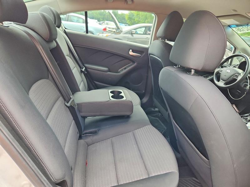 67282136 :رقم المزاد ، 3KPFL4A76JE245124 vin ، 2018 Kia Forte مزاد بيع