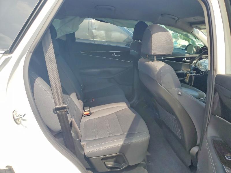 2018 Kia Sorento მანქანა იყიდება აუქციონზე, vin: 5XYPG4A34JG416381, აუქციონის ნომერი: 64061236