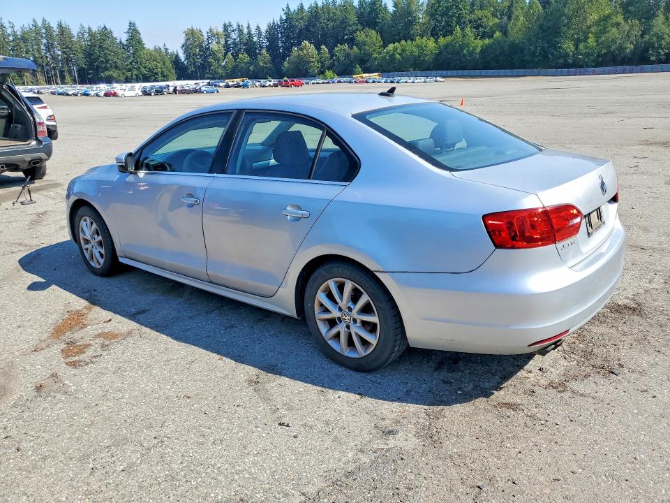 63702536 :رقم المزاد ، 3VWD17AJ2EM303698 vin ، 2014 Volkswagen Jetta مزاد بيع