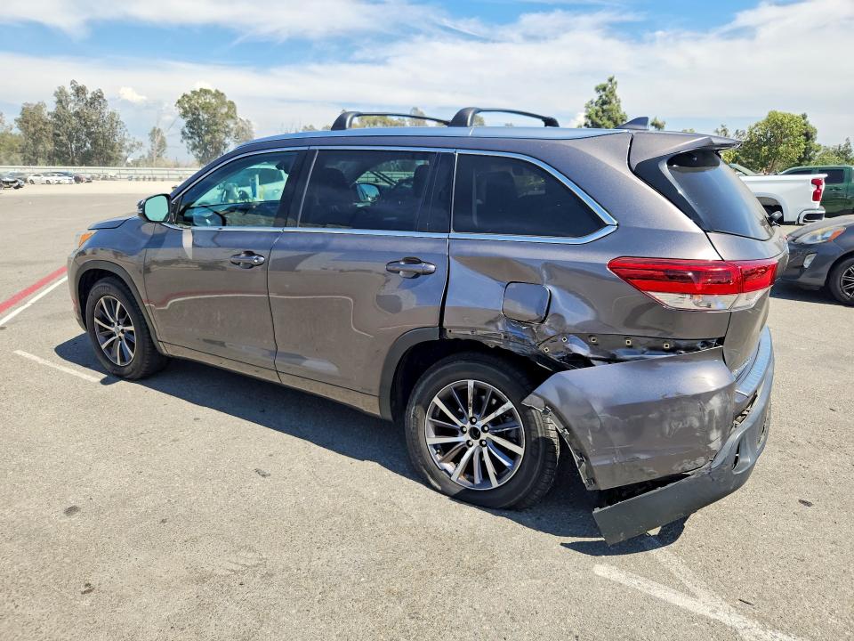 2018 Toyota Highlander მანქანა იყიდება აუქციონზე, vin: 5TDKZRFH6JS529757, აუქციონის ნომერი: 66060186