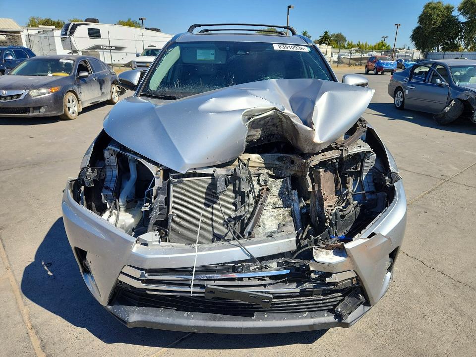 Продажа на аукционе авто 2018 Toyota Highlander, vin: 5TDDZRFH3JS828972, номер лота: 63910936