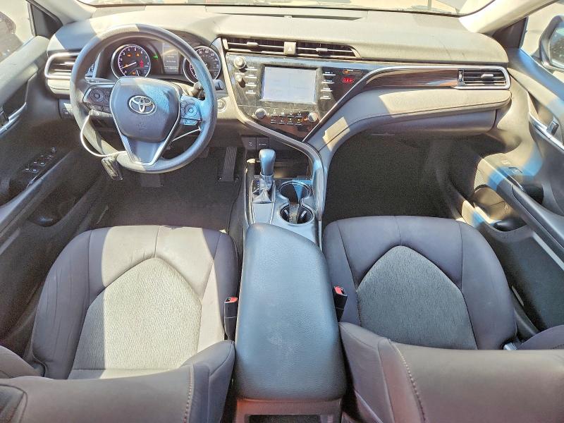 66289606 :رقم المزاد ، 4T1B11HK5JU526325 vin ، 2018 Toyota Camry مزاد بيع