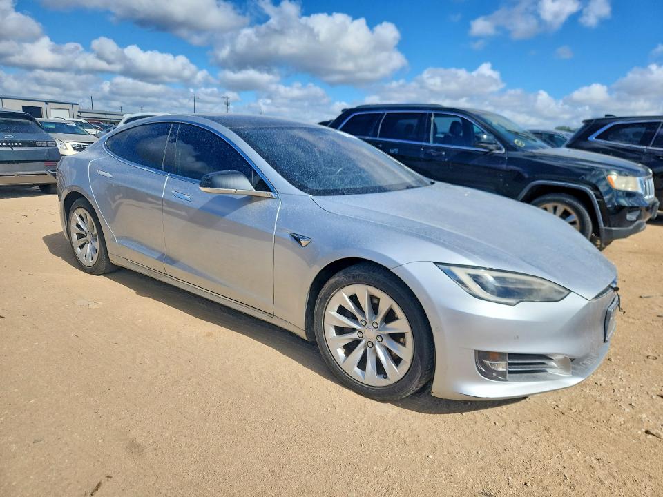 64585186 :رقم المزاد ، 5YJSA1E15HF206781 vin ، 2017 Tesla Model S مزاد بيع