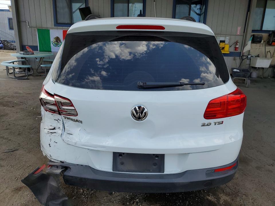 2015 Volkswagen Tiguan მანქანა იყიდება აუქციონზე, vin: WVGAV7AX7FW564031, აუქციონის ნომერი: 64634306