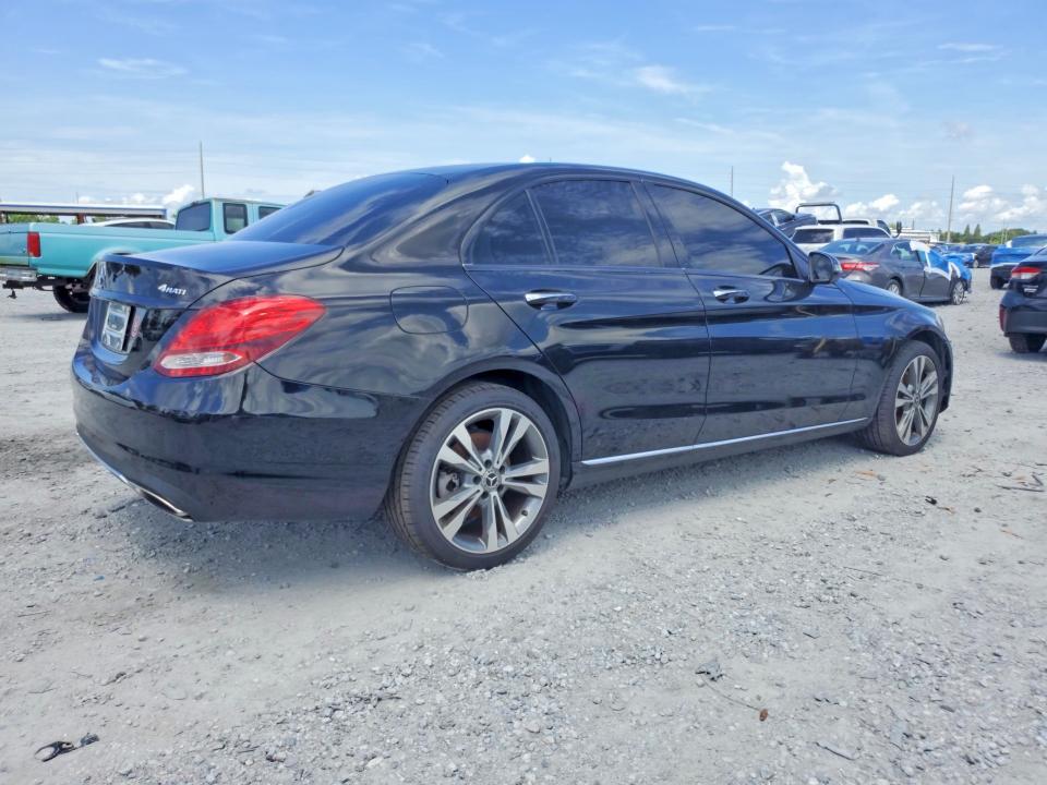 65801326 :رقم المزاد ، 55SWF4KB9HU221428 vin ، 2017 Mercedes-benz C مزاد بيع