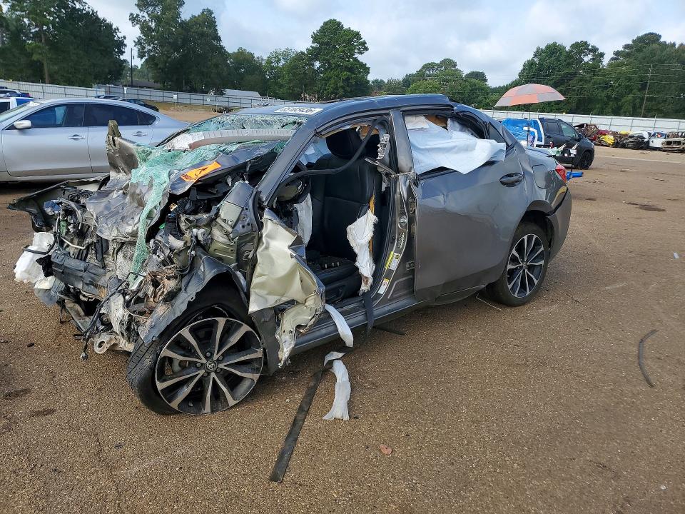 Продаж на аукціоні авто 2018 Toyota Corolla, vin: 5YFBURHE8JP773954, номер лоту: 65103436