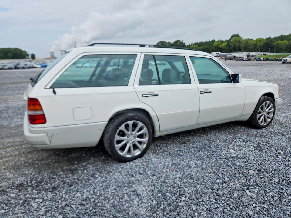 1995 Mercedes-benz E მანქანა იყიდება აუქციონზე, vin: WDBEA92E3SF303126, აუქციონის ნომერი: 64038446