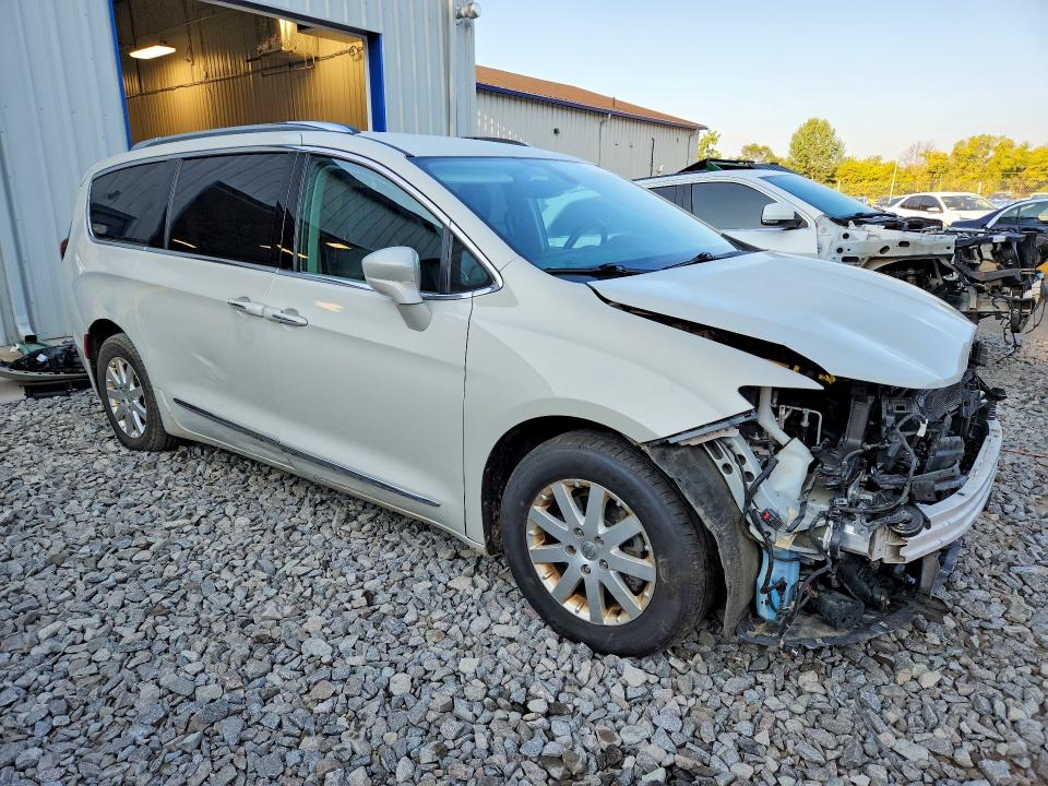 66304456 :رقم المزاد ، 2C4RC1EGXHR622665 vin ، 2017 Chrysler Pacifica مزاد بيع