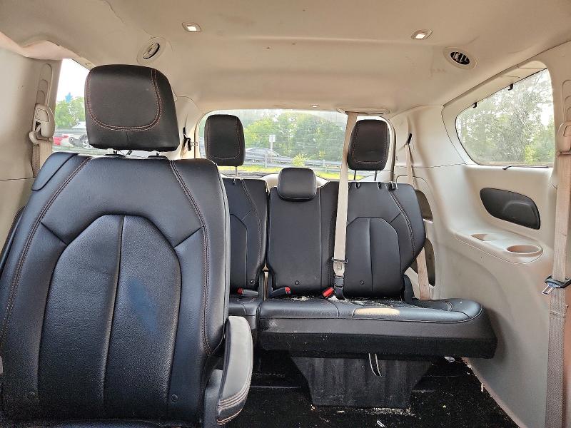 Auction sale of the 2017 Chrysler Pacifica, vin: 2C4RC1BG5HR756911, lot number: 63733326