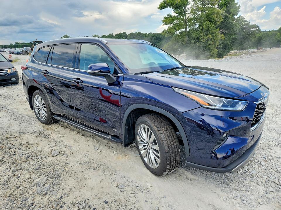 64326316 :رقم المزاد ، 5TDEBRCHXRS633492 vin ، 2024 Toyota Highlander Hybrid مزاد بيع