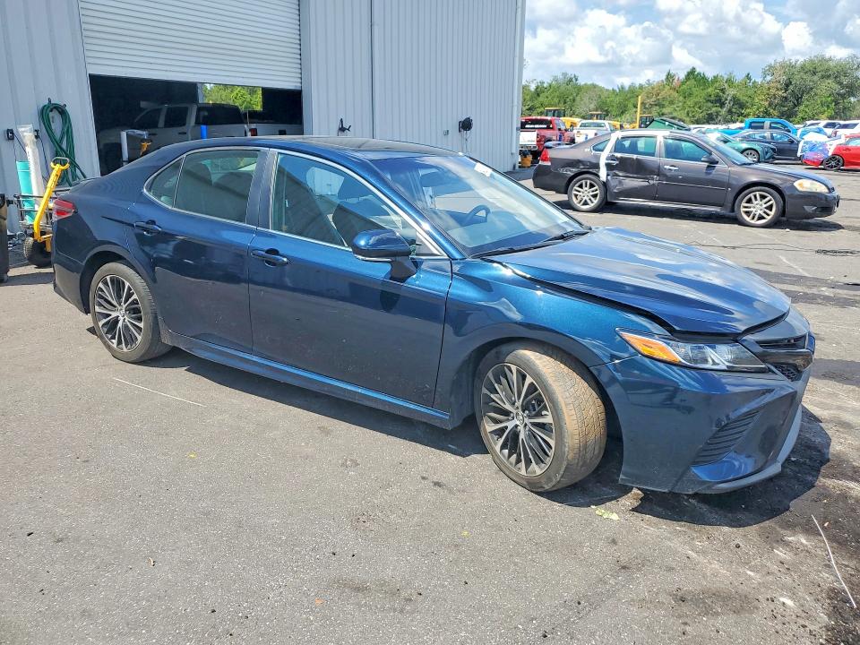 2018 Toyota Camry მანქანა იყიდება აუქციონზე, vin: 4T1B11HK6JU583990, აუქციონის ნომერი: 64321906