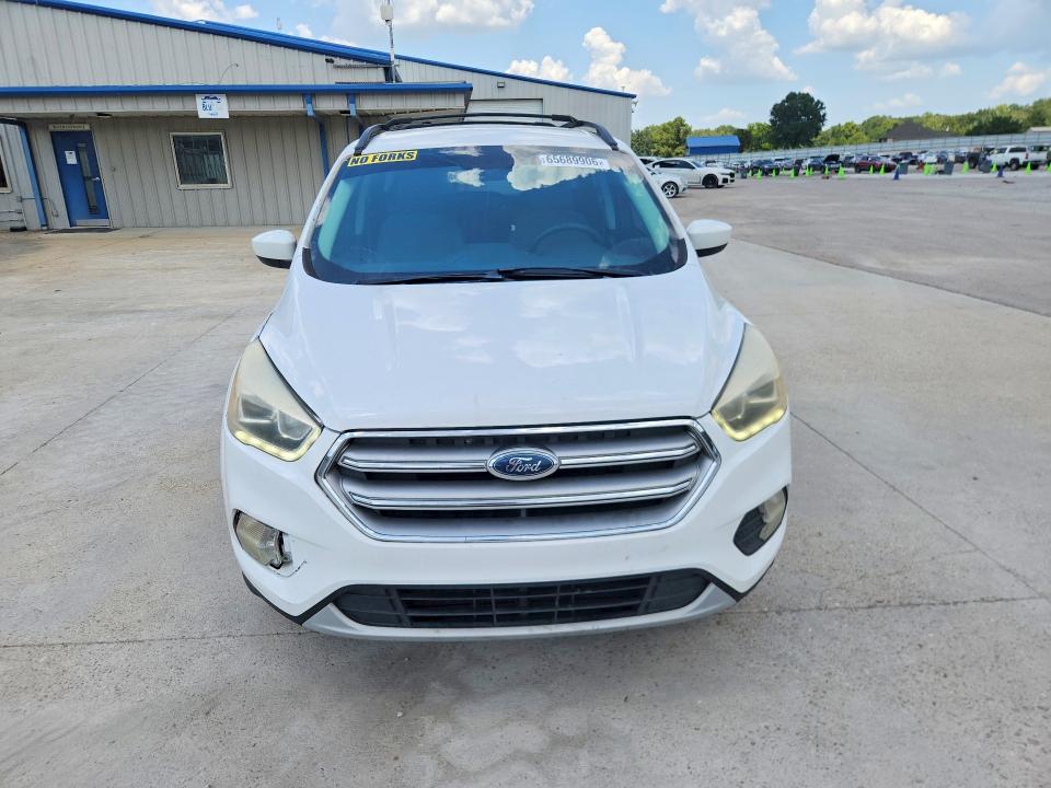65689906 :رقم المزاد ، 1FMCU0GD7HUE42803 vin ، 2017 Ford Escape مزاد بيع