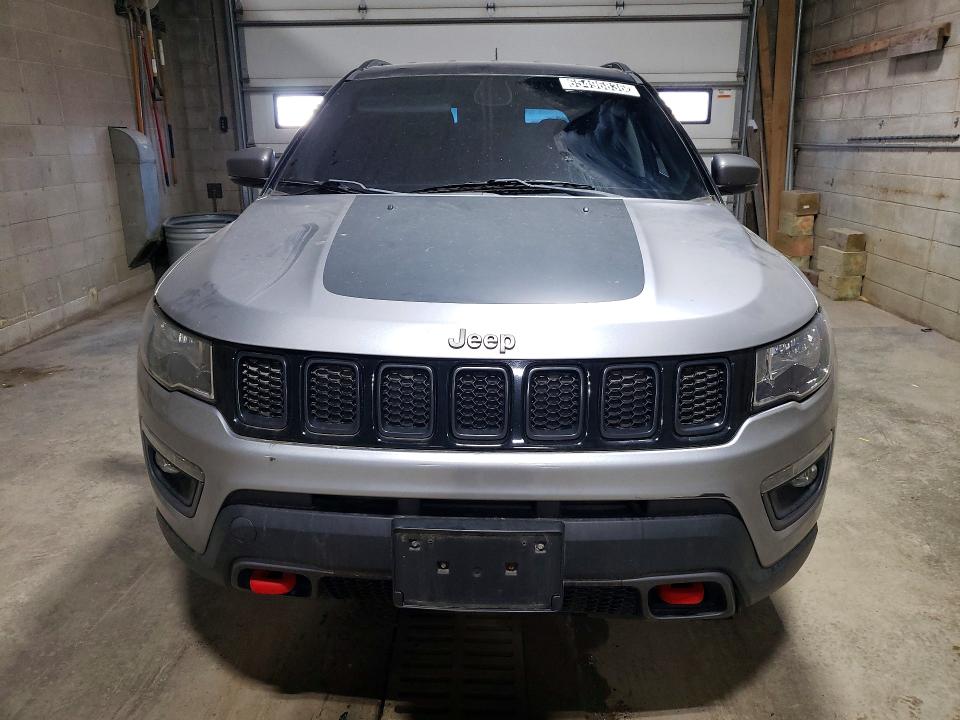 65496836 :رقم المزاد ، 3C4NJDDB9JT207349 vin ، 2018 Jeep Compass مزاد بيع