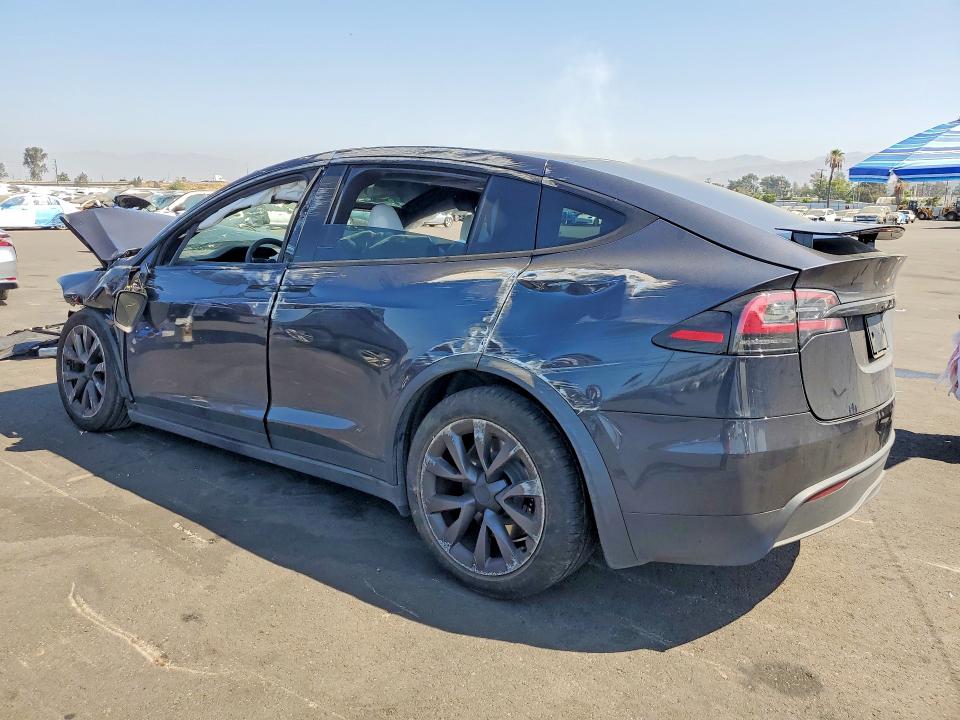 63947236 :رقم المزاد ، 7SAXCBE57PF422075 vin ، 2023 Tesla Model X مزاد بيع