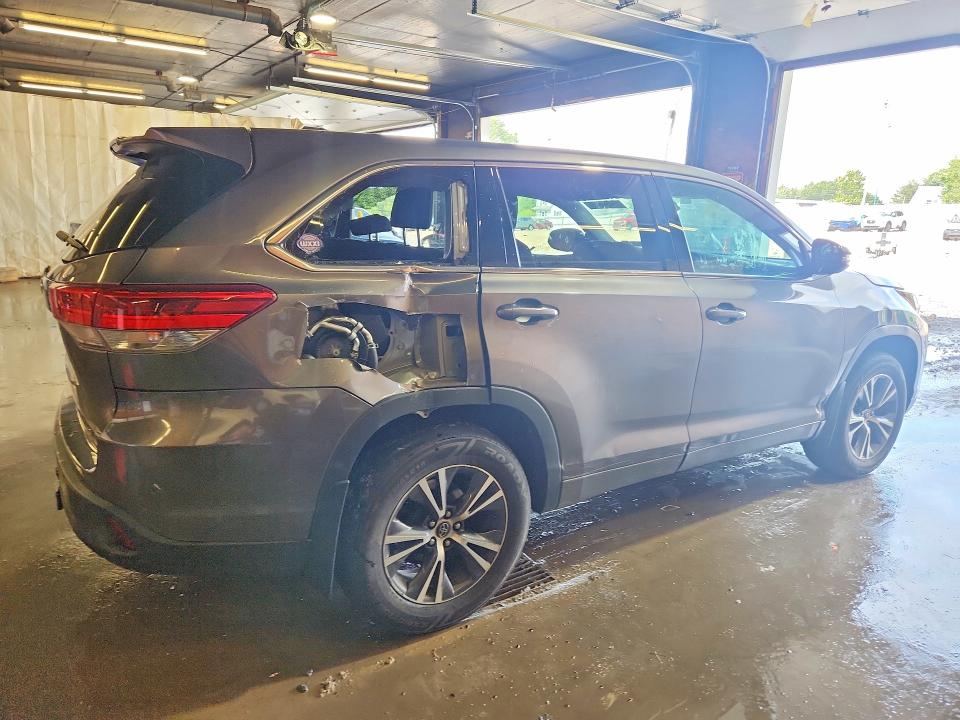 Продаж на аукціоні авто 2018 Toyota Highlander, vin: 5TDBZRFH9JS849400, номер лоту: 65498916