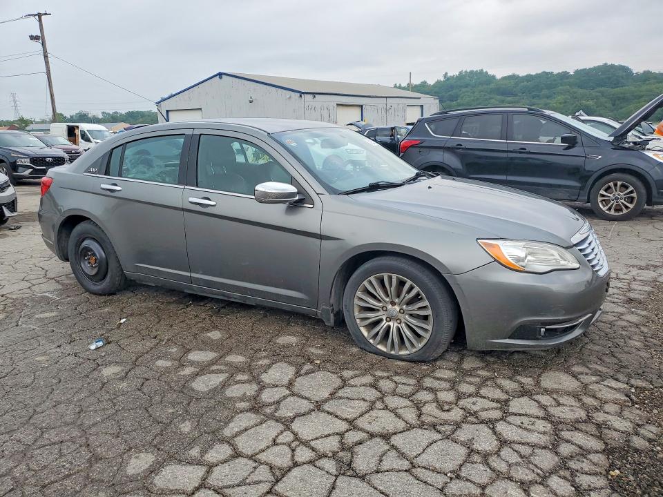 64654276 :رقم المزاد ، 1C3CCBCG1DN580011 vin ، 2013 Chrysler 200 مزاد بيع