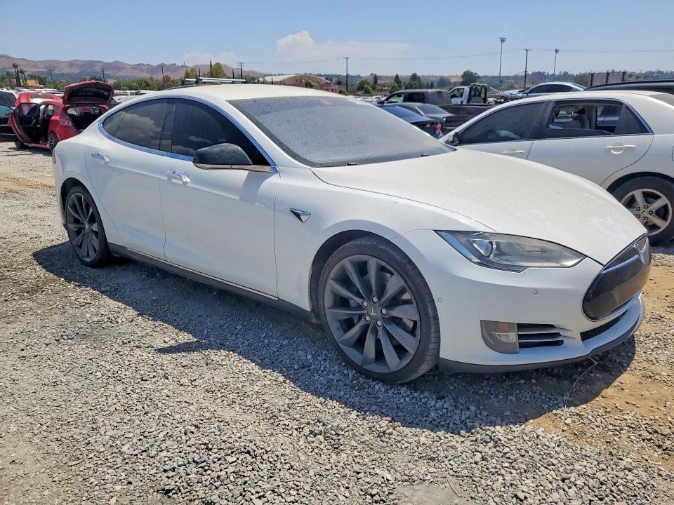 61531036 :رقم المزاد ، 5YJSA1S19EFP57408 vin ، 2014 Tesla Model S مزاد بيع