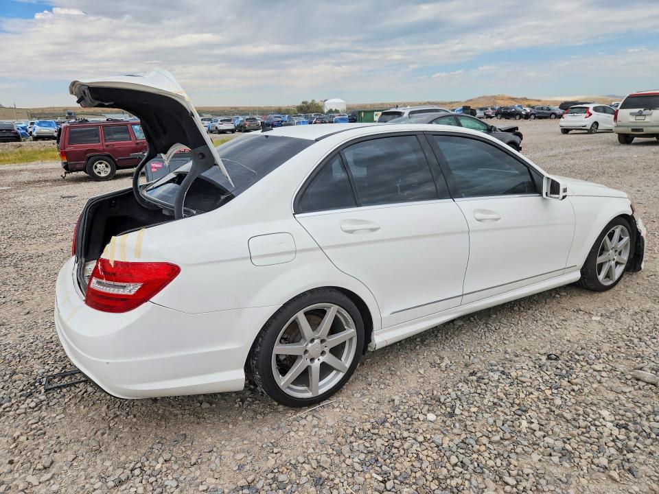 2014 Mercedes-benz C მანქანა იყიდება აუქციონზე, vin: WDDGF4HB9EA960922, აუქციონის ნომერი: 66769076