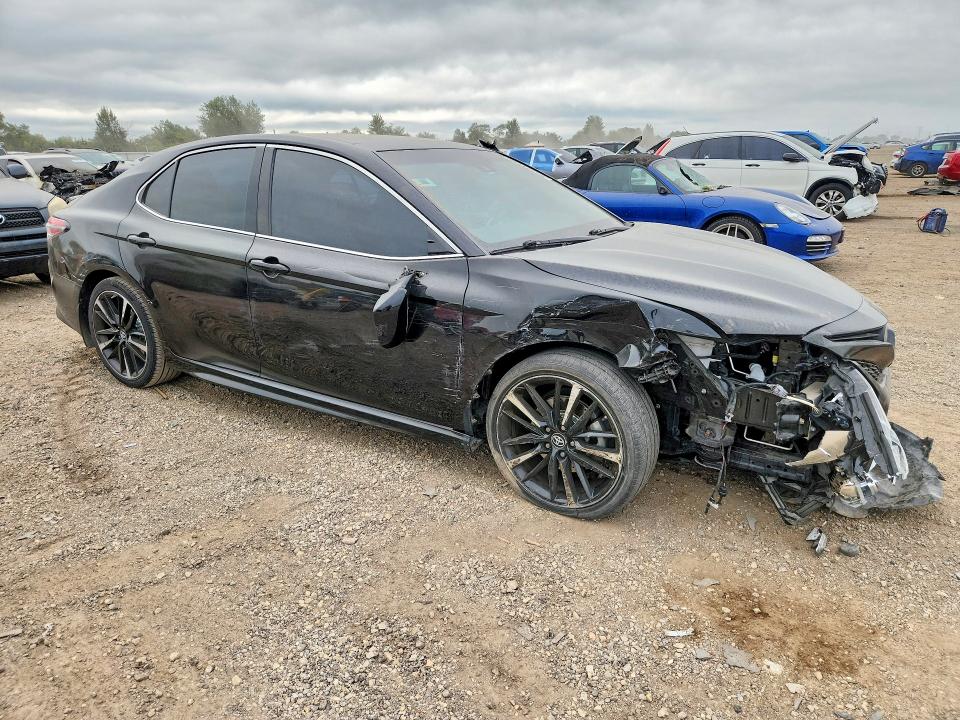 66421496 :رقم المزاد ، 4T1B61HK6JU525363 vin ، 2018 Toyota Camry مزاد بيع