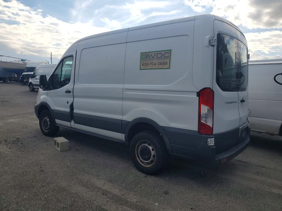 64602576 :رقم المزاد ، 1FTYR1CMXFKA99596 vin ، 2015 Ford Transit مزاد بيع