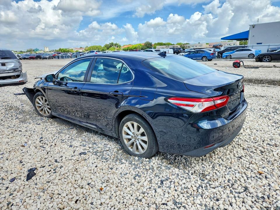 64371356 :رقم المزاد ، 4T1C11AK9LU987674 vin ، 2020 Toyota Camry مزاد بيع