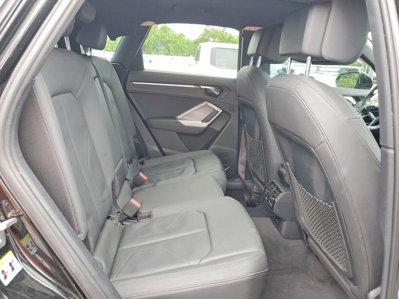 63221946 :رقم المزاد ، WA1EECF38M1048737 vin ، 2021 Audi Q3 مزاد بيع