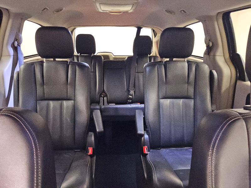 63645806 :رقم المزاد ، 2C4RC1BG6GR282479 vin ، 2016 Chrysler Town & Country مزاد بيع