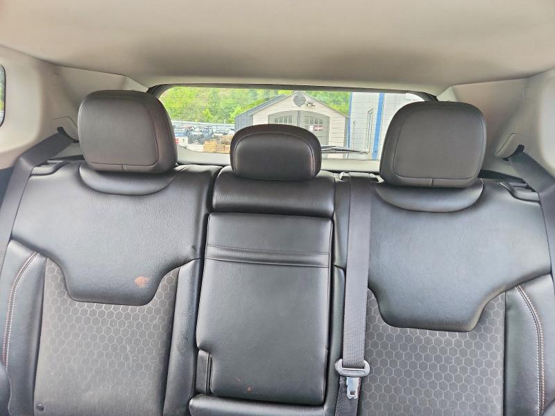 63211436 :رقم المزاد ، 3C4NJDBB0JT177709 vin ، 2018 Jeep Compass مزاد بيع