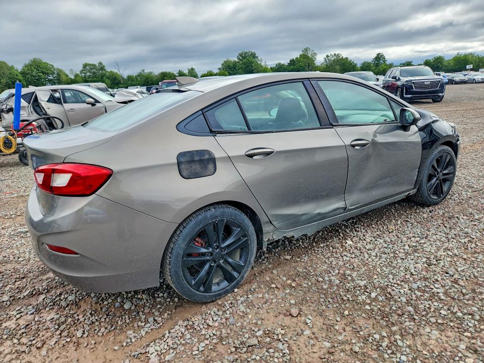 2018 Chevrolet Cruze მანქანა იყიდება აუქციონზე, vin: 1G1BE5SM4J7214028, აუქციონის ნომერი: 63347006