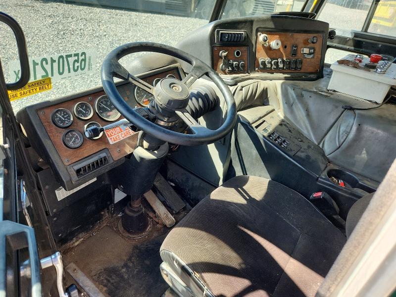 65701216 :رقم المزاد ، 3BPZL00X69F719201 vin ، 2009 Peterbilt 320 مزاد بيع