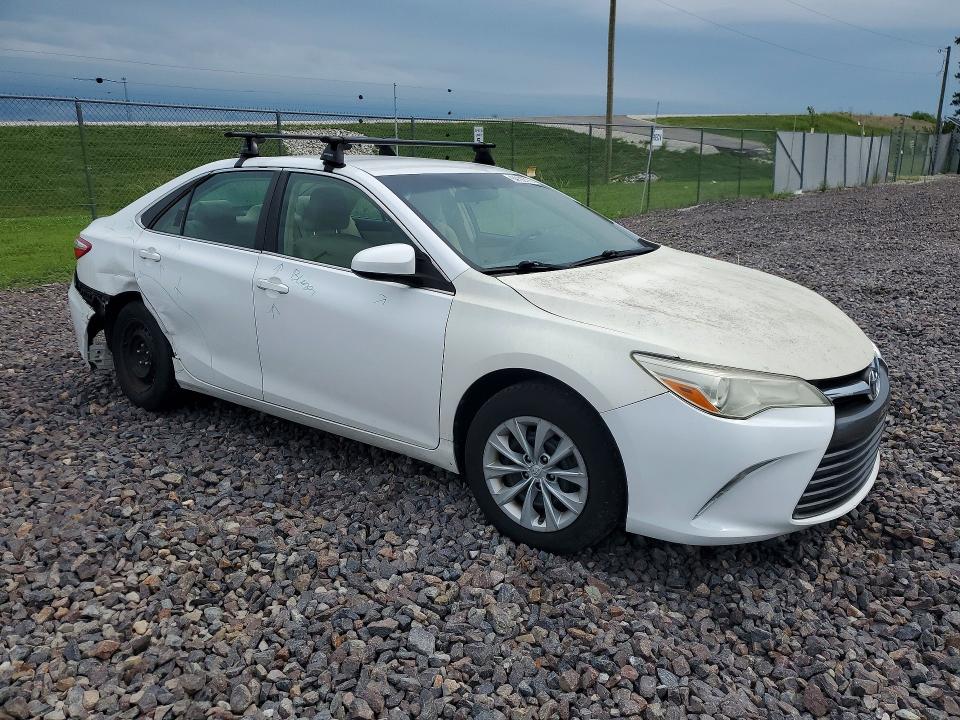 64192776 :رقم المزاد ، 4T1BF1FKXFU017181 vin ، 2015 Toyota Camry مزاد بيع