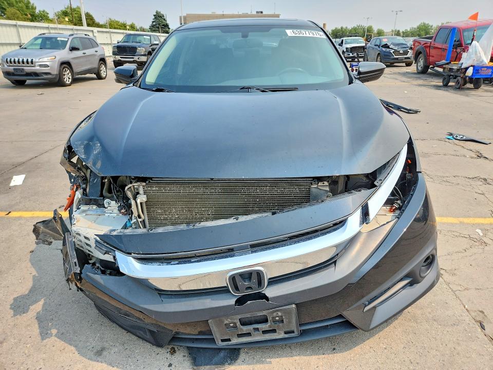 63677976 :رقم المزاد ، JHMFC1F38JX023932 vin ، 2018 Honda Civic مزاد بيع